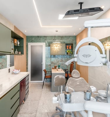 Consultório odontológico reformado pela Nattú Engenharia com equipamentos e decoração elegante