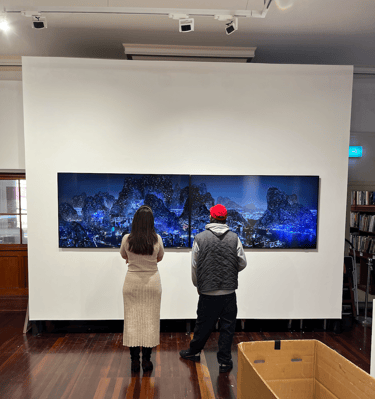 Video Art Installation with no visible wires is a great look