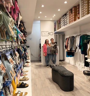 As nossas vendedoras dentro da lojinha