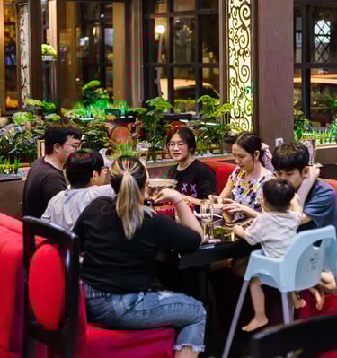 Ramai - ramai nikmati Steambot di Cemara Hotpot
