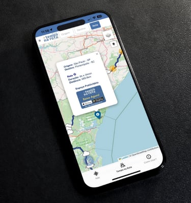 um celular que mostra um mapa com informações da rota