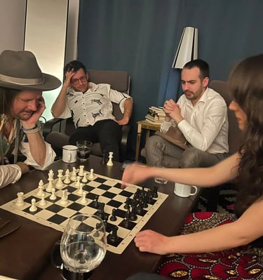 Levon Aronian and Vlad Ghita overlooking a casual chess game in Bucharest
