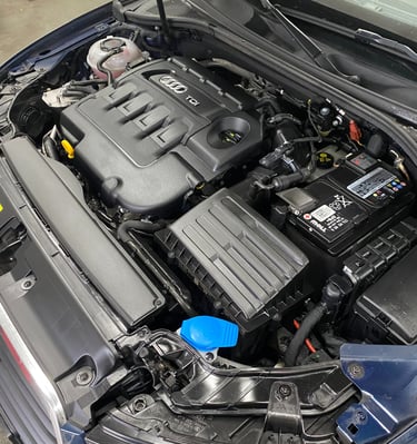 Motorreinigung Linz – sauberes und gepflegtes Motorraum durch Autoaufbereitung