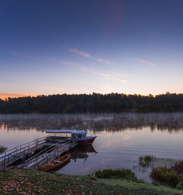 Nemuno upė, prieplauka ir laivelis
