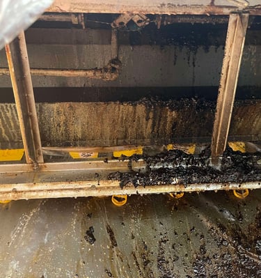 picture of dirty kitchen exhaust