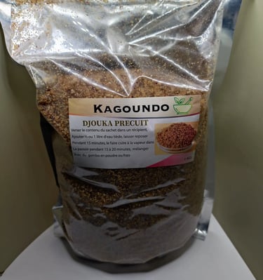 Djouka précuit Kagoundo (1kg). Préparation : réhydrater 15 min, puis cuire à la vapeur 15 à 20 min. Servir avec du gombo.