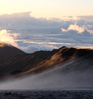 Lever de soleil sur volcan à Hawaii