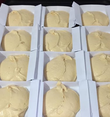 Preparación de sobaos con sabor tradicional de Cantabria