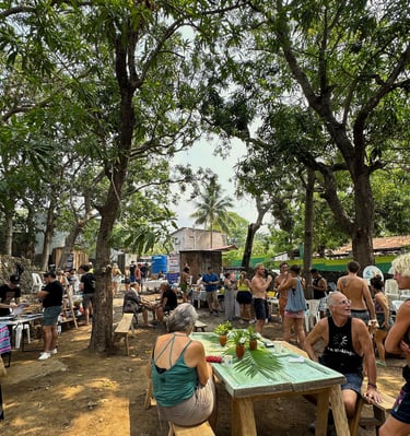 plaza mango verde event location with people