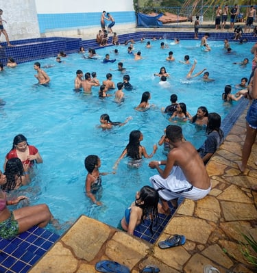 Piscinas do Clube AQUA para passeios escolares em Cidade Ocidental perto de Brasília