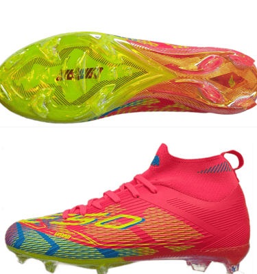 Botas de fútbol en rosa brillante y amarillo, con una parte superior texturizada.
