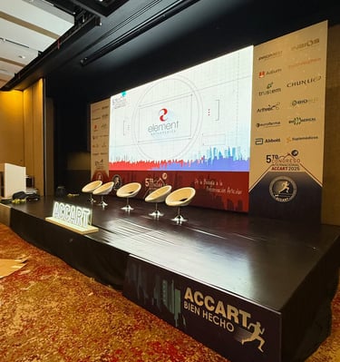 Pantalla LED instalada en feria empresarial en Bogotá