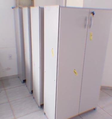 Montagem de armário de escritório 