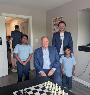 Mayor Kavin Davis with ChessUA Club students