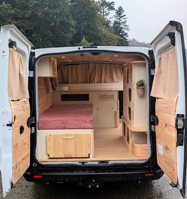 Transformation complète de fourgon en camping-car avec finitions bois et isolation naturelle, atelie