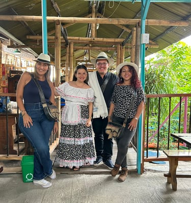 Clientes del restaurante El Hato de Evelio