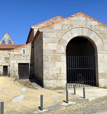 Igreja Moçarabe de Lourosa - Templo Milenar - Raiz Tours
