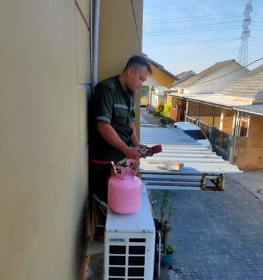 Perbaikan service AC split cepat dan rapi di jalan kaliurang - palagan sleman