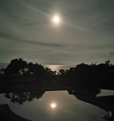 Full moon from Callachuchi homestay pool