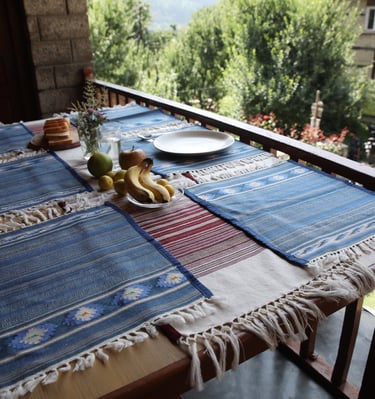 טקסטיל שולחן: ראנרים ופלייסמנטים. table runners and table placements