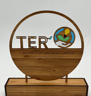 Trophée circulaire en bois à la découpe laser