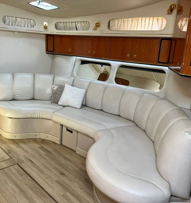 Sea Ray 47 yate Cabo San Lucas Sala Interior