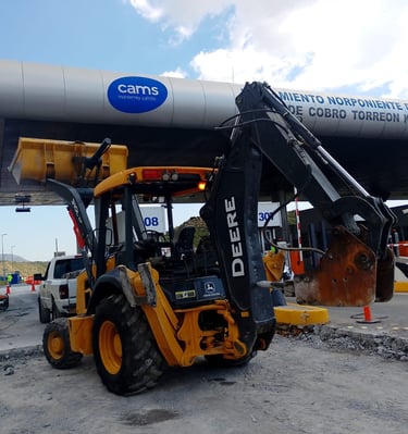 Retroexcavadora Trabajando en el proyecto de una Caseta de cobro