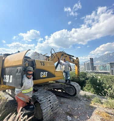 Excavadora CAT 320D en Santa Catarina, Nuevo León
