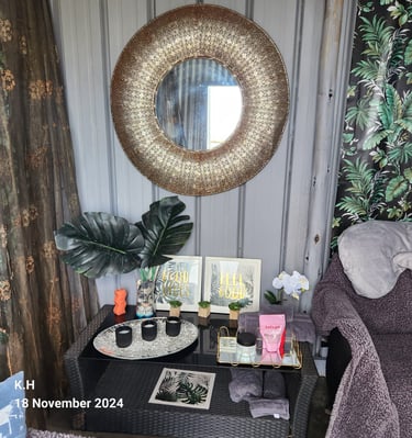 Table with décor in pamper shack