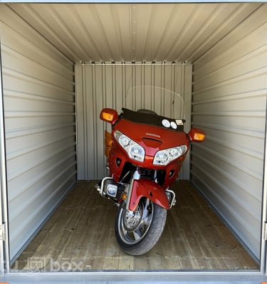 przechowaj motocykl, motor, wjedź motocyklem, garaż na motocykl