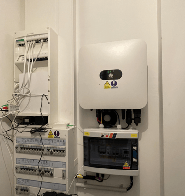 Installation de panneaux photovoltaïques réalisée par la société ALSUN ENERGY