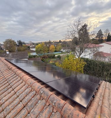 Installation de panneaux photovoltaïques réalisée par la société ALSUN ENERGY