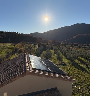 Installation de panneaux photovoltaïques réalisée par la société ALSUN ENERGY