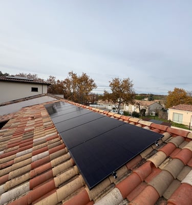 Installation de panneaux photovoltaïques réalisée par la société ALSUN ENERGY