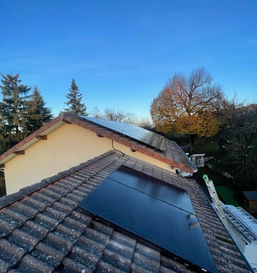 Installation de panneaux photovoltaïques réalisée par la société ALSUN ENERGY