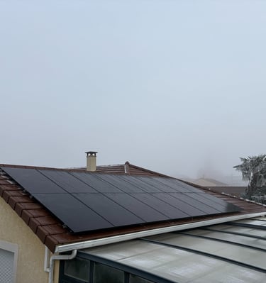 Installation de panneaux photovoltaïques réalisée par la société ALSUN ENERGY