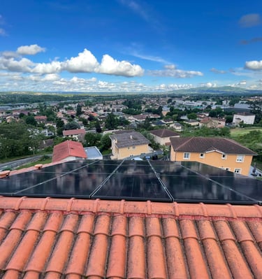 Installation de panneaux photovoltaïques réalisée par la société ALSUN ENERGY