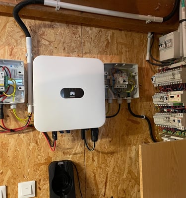 Installation de panneaux photovoltaïques réalisée par la société ALSUN ENERGY