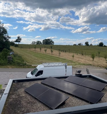 Installation de panneaux photovoltaïques réalisée par la société ALSUN ENERGY