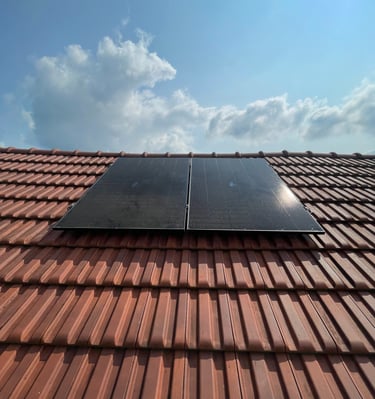 Installation de panneaux photovoltaïques réalisée par la société ALSUN ENERGY