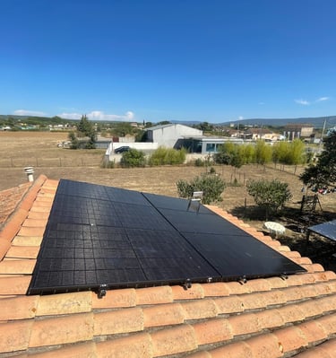 Installation de panneaux photovoltaïques réalisée par la société ALSUN ENERGY