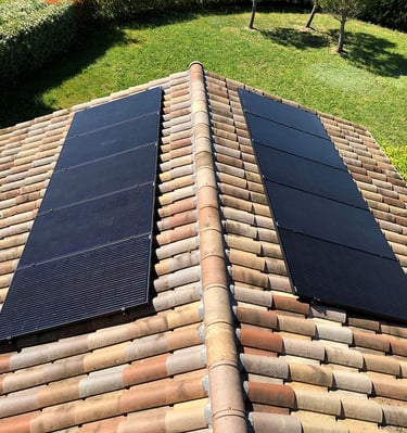 Installation de panneaux photovoltaïques réalisée par la société ALSUN ENERGY