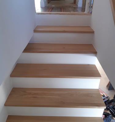 Marches escalier chêne sur-mesure et main courante L'AGENCEUR