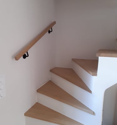 Marches escalier chêne sur-mesure et main courante L'AGENCEUR