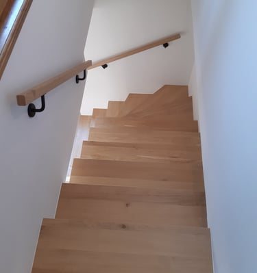 Marches escalier chêne sur-mesure et main courante L'AGENCEUR