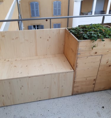 Coffre banc et jardinière