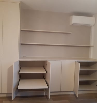 Rangements sur mesure avec tablettes coulissantes