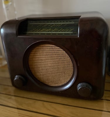 Bush Bakelite DAC 90 Radio