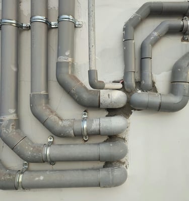  فني تصليح وسباكة منازل و كهرباء و عزل و تنظيف خزانات المياه في مسقط. غسيل خزانات المنزل