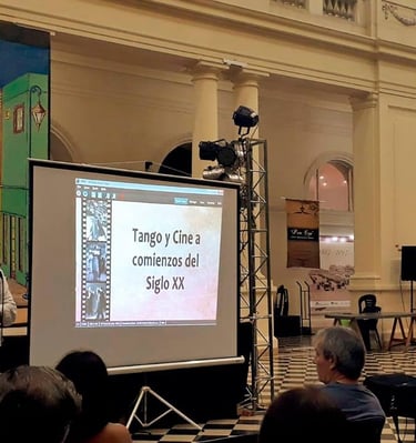 Marcelo Castelo, conferencia sobre Tango y Cine en el pasaje Dardo Rocha, La Plata.